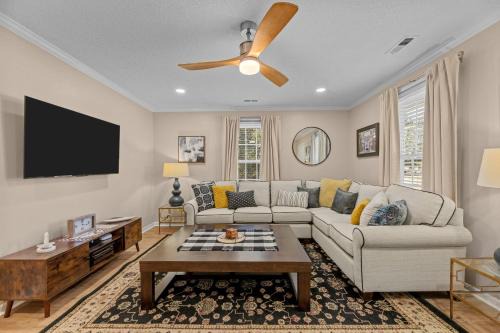 New Bern House | Pet-Friendly 3 BR Home with King Bed and Fenced Yard Near Downtown