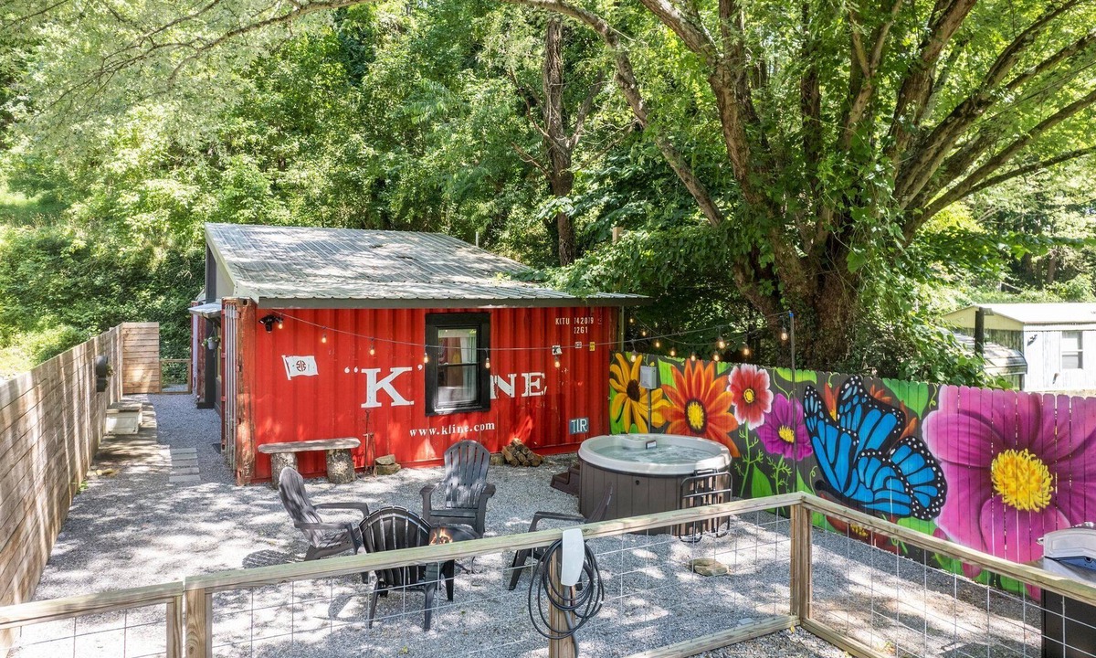 Woodfin House | Pet Friendly! 5 min 2 Downtown Asheville w/Hot Tub