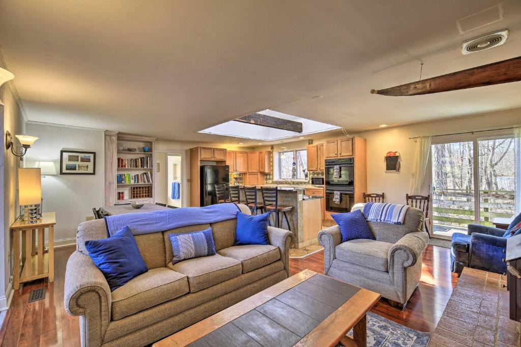 Ingles House | Pet-Friendly Cabin w/Dock on Claytor Lake!