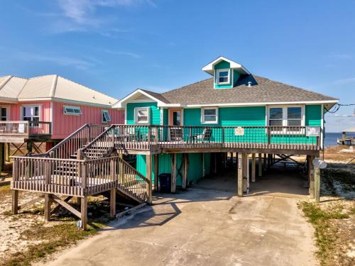 Silver Cay House | Pet-Friendly Cottage with Private Beach Access & Pier in Dauphin Island, Alabama