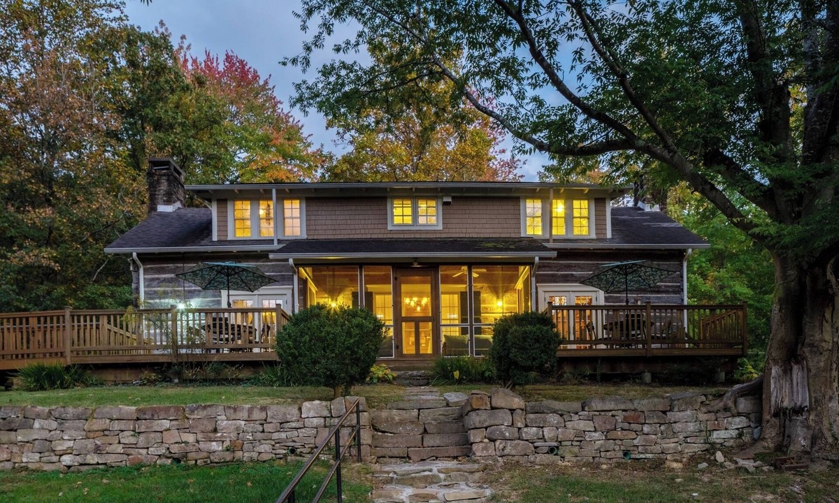 Berea Hotel | Pet-Friendly Historic Retreat Near Kentucky Artisan Center & Pinnacles