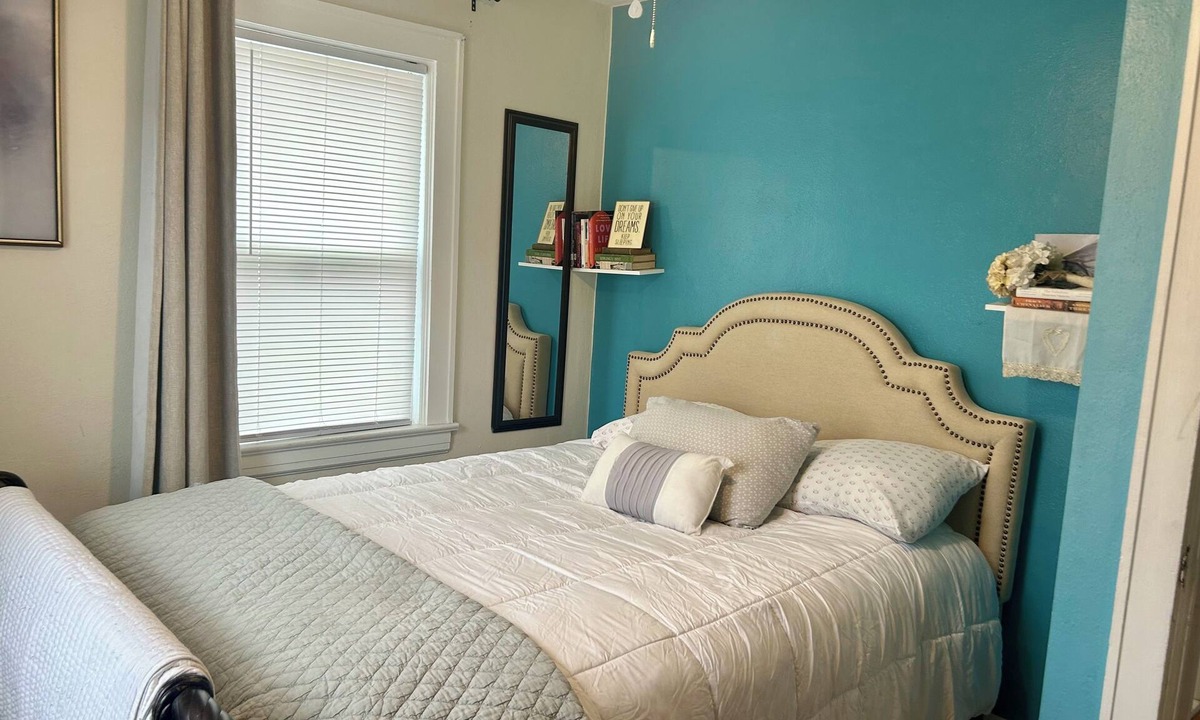 Burnt Chimney House | PET FRIENDLY-WEEKLY DISCOUNTS-ROANOKE RIVER AND BIKE TRAILS