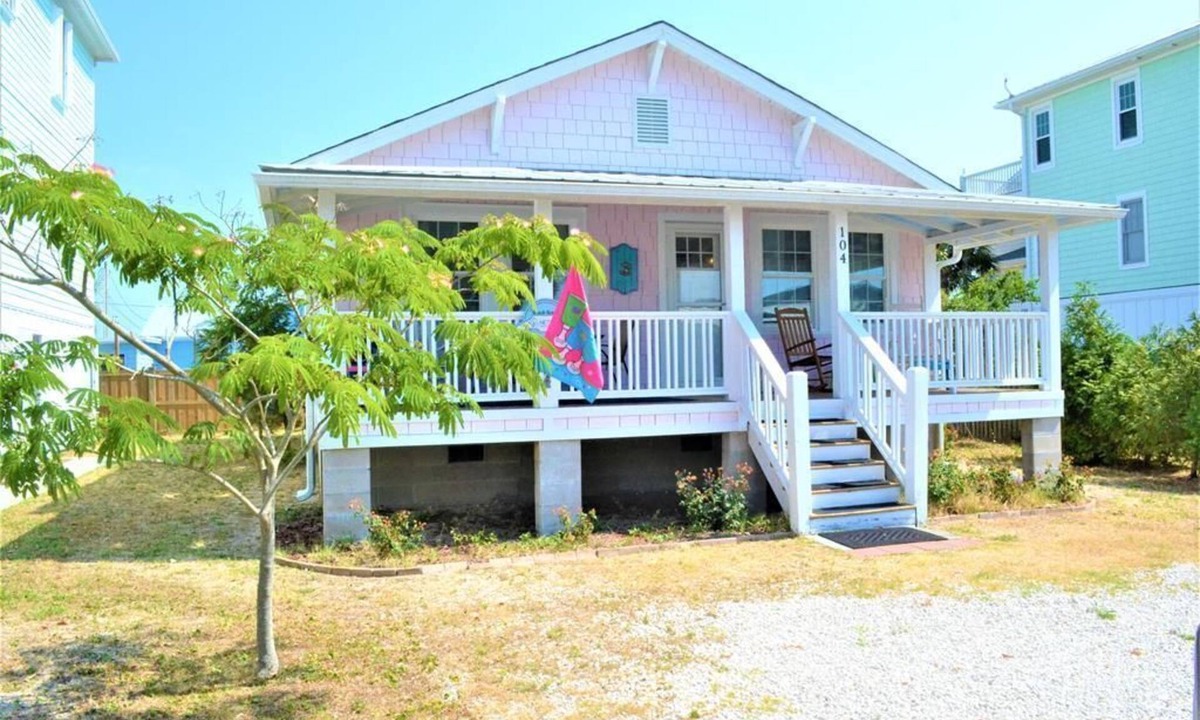 North Carolina Coast Cottage | Pink Pearl-Super cute pet friendly cottage, 3 bedroom 2 bath with a rocking chair front porch and plenty of parking