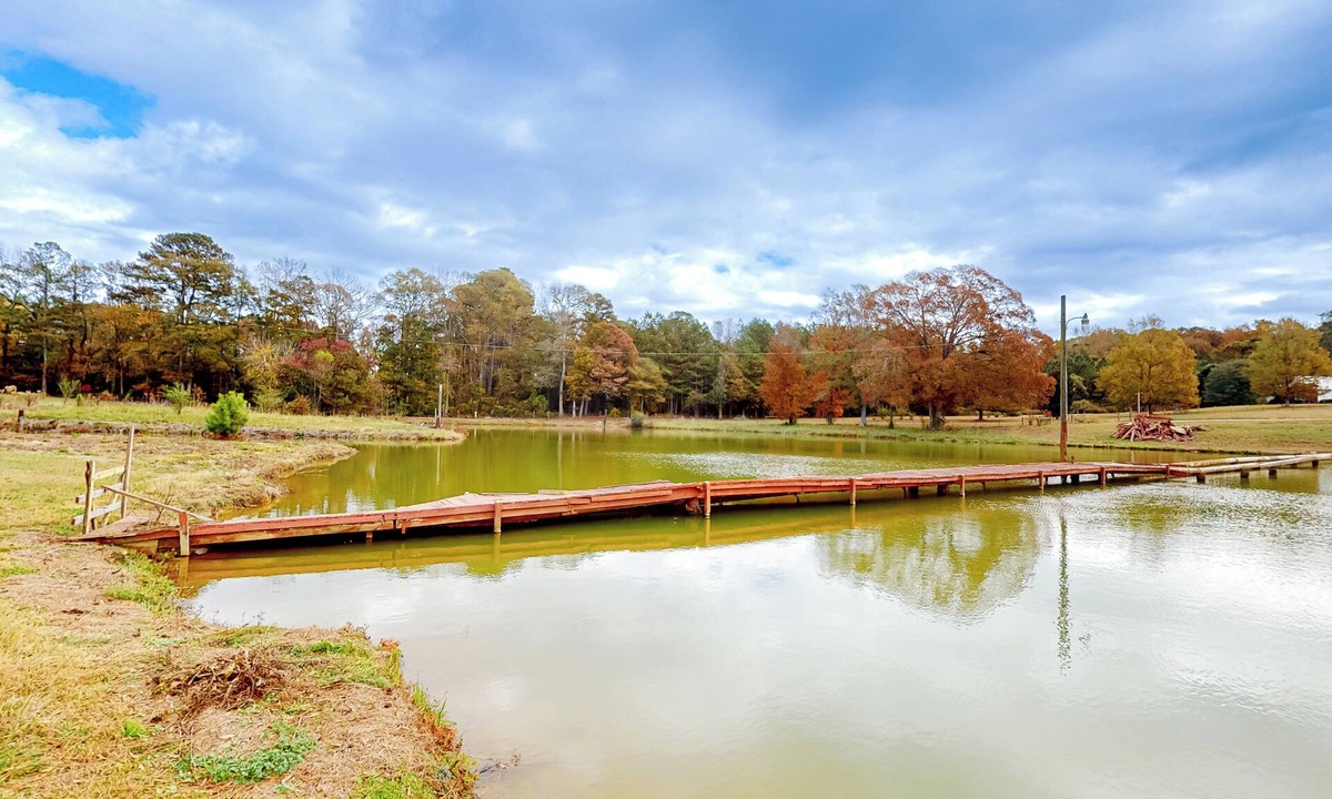 Orchard Hill House | Pool, Fire Pit & Pond: Angler's Retreat in Griffin