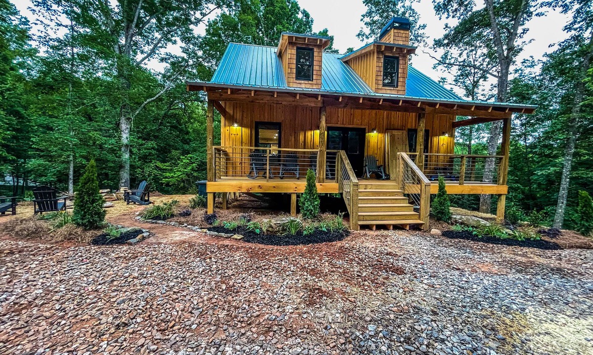 Demorest Cabin | POPULAR - Peaceful Bear CABIN - 3BR 2BTH - BIG Hot Tub - Quiet