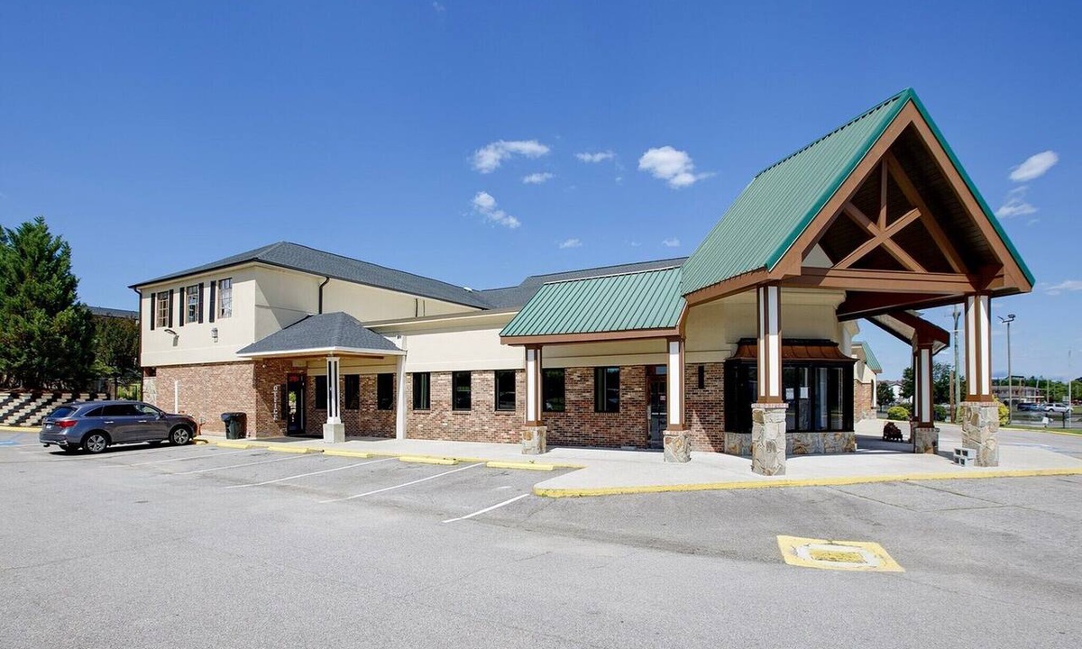 Danville Apartment | Premium 2 Full Beds | Smoking