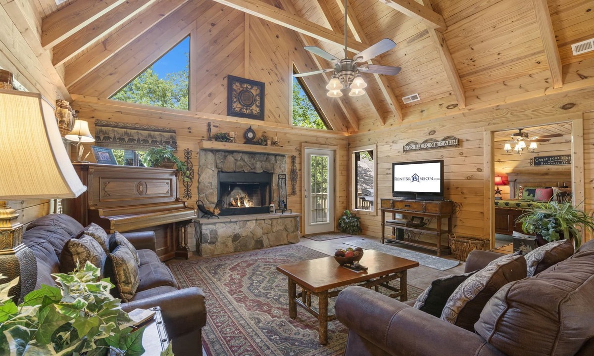 Branson Cedars Cabin | Premium Rustic Cabin Perfect Getaway, Private Hot Tub,Piano, Near Shows & Big Cedar, Jacuzzi Tub!