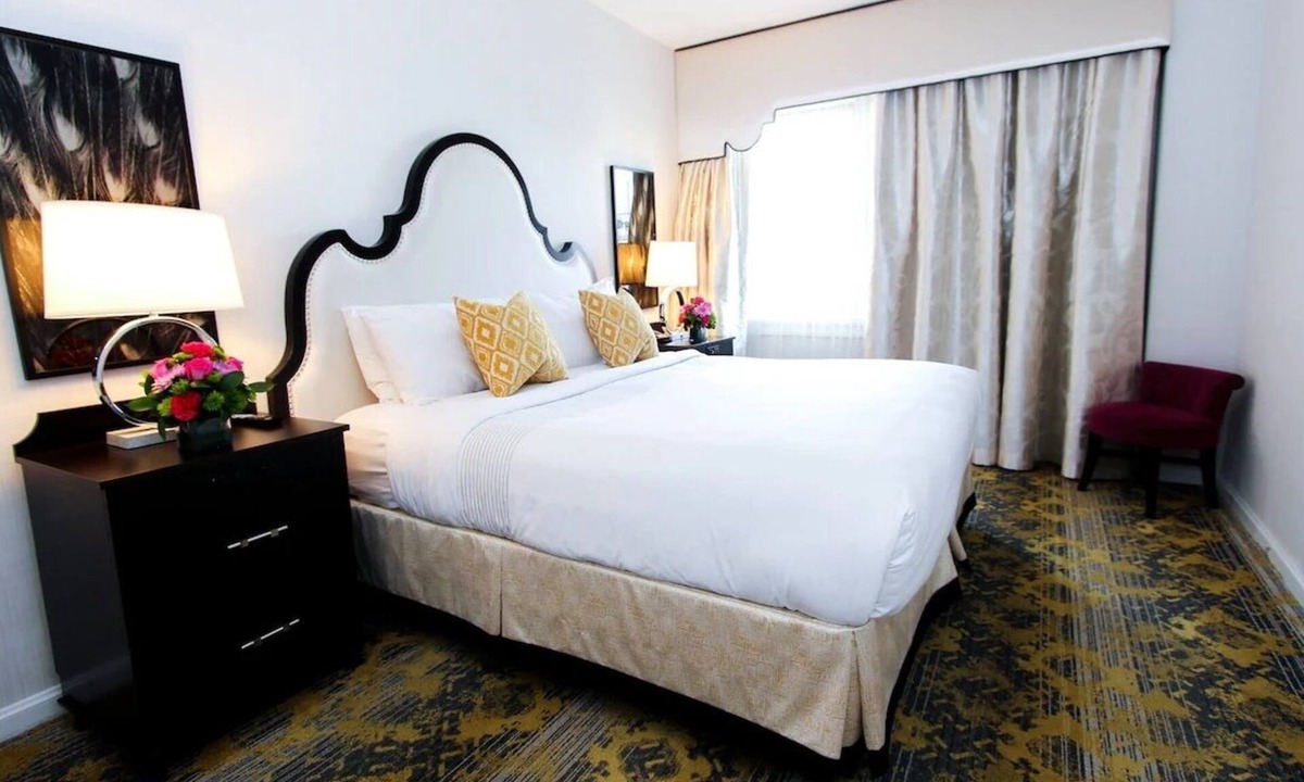 Kalorama Heights Hotel | Premium Suite Escape! 2 Spacious Units Perfect for Families! Attractions Nearby!