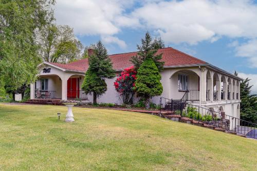 Princeton House | Princeton Mtn-View Estate: Vintage Charm