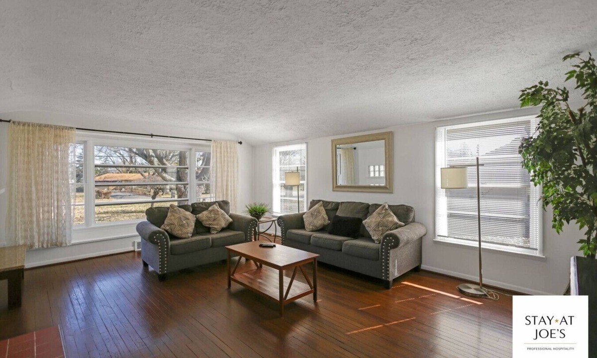 Wayne House | Private 4 BDRM house, 5 Miles from Downtown #7