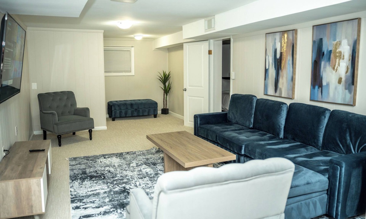 Wheaton-Glenmont House | Private Basement Suite Near Metro, See the Best of Silver Spring