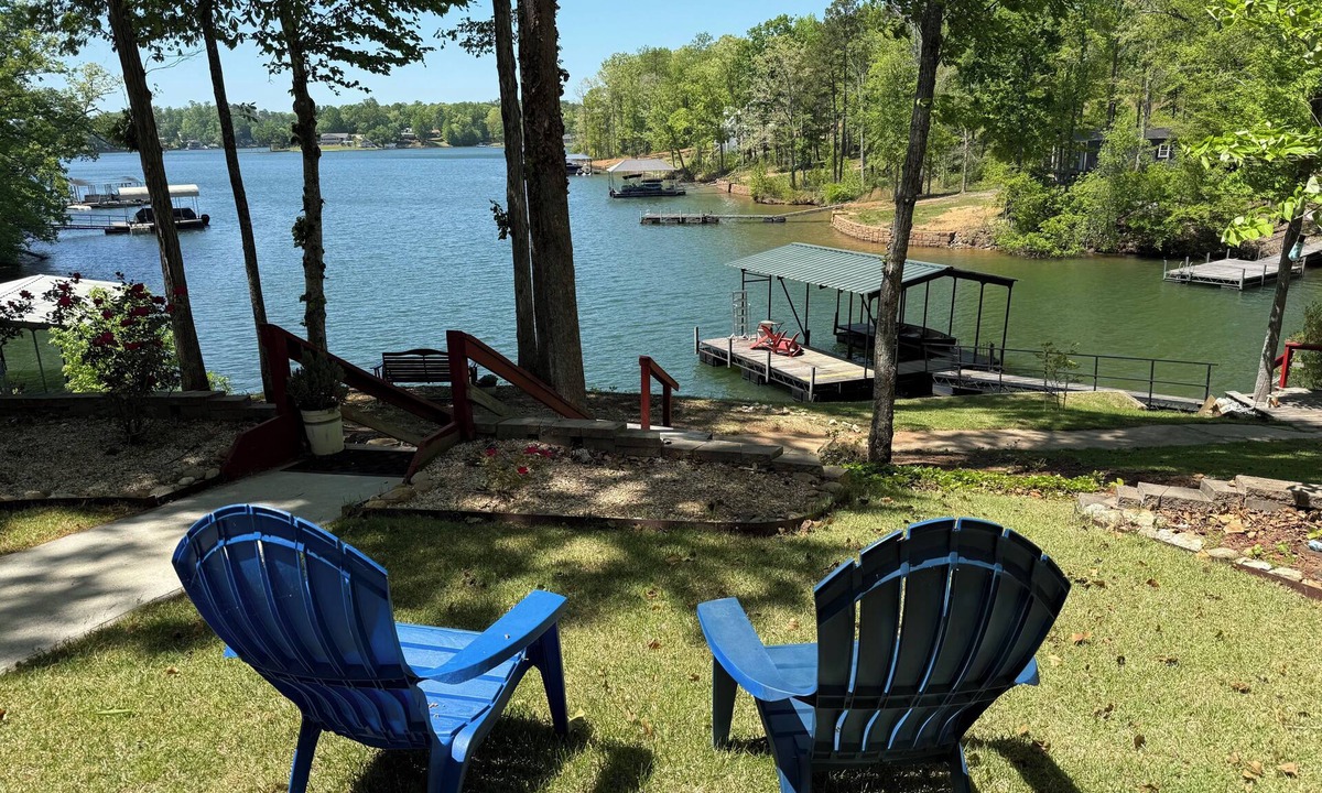 Lake Secession House | Private Cove Lake House: Family-Friendly, Kayaks, Dock & Firepits