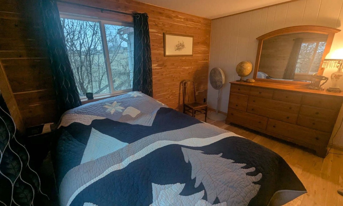Viroqua House | Private, Cozy, Driftless 2BR Farmhouse on 80 acres, 2 miles from Viroqua, WI