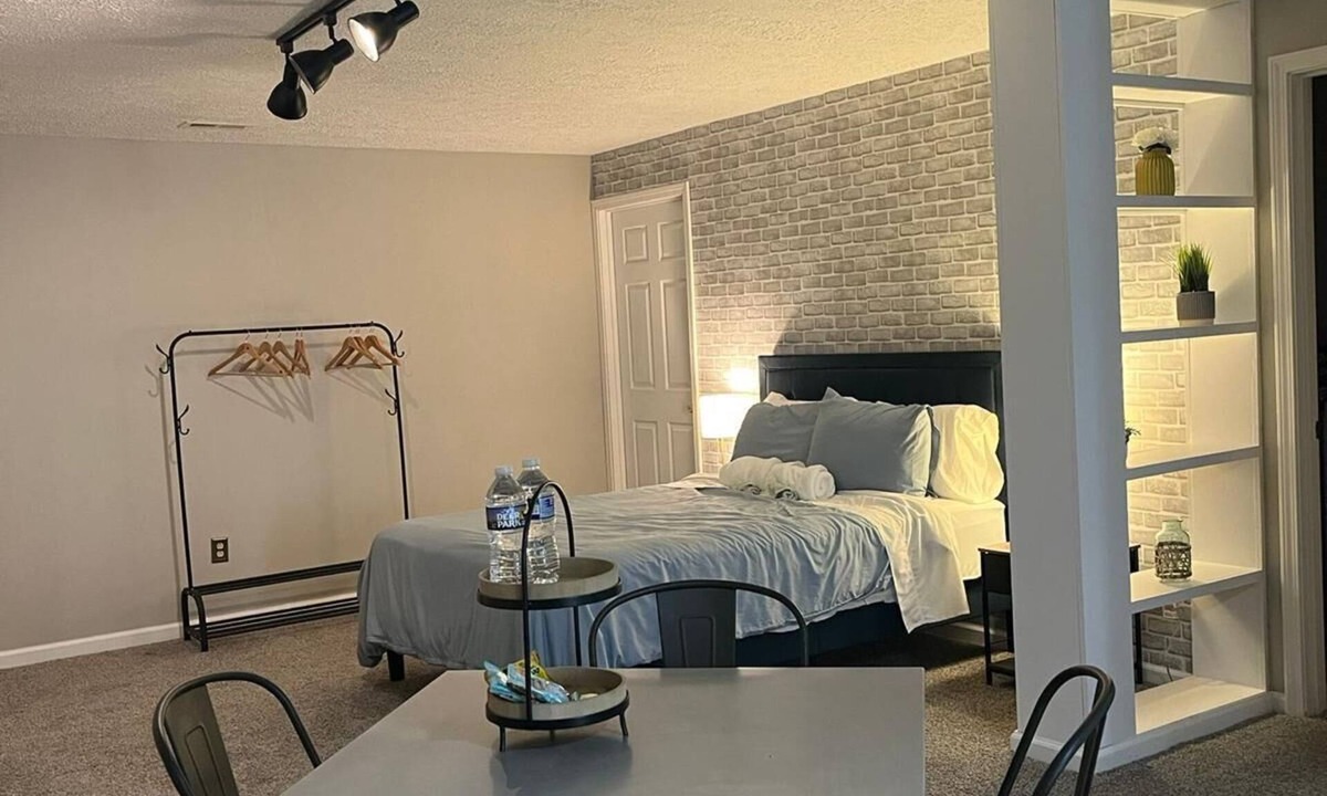 Radford Apartment | Private Cozy Studio