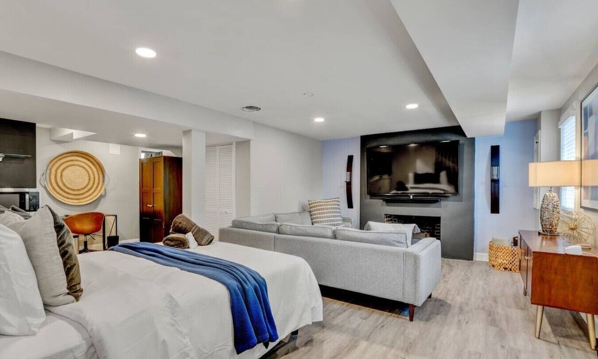 Washington House | Private DC Studio | Free Parking + W/D