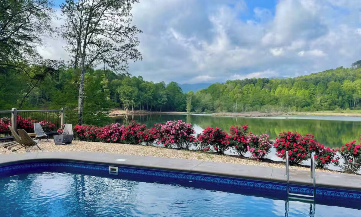 Hiawassee House | Private Heated Pool! @ The House on the Cove