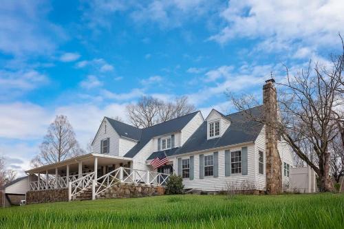 Lookout Valley Neighborhood Association House | Quail Run Farm House, 15 Mins to Chattanooga