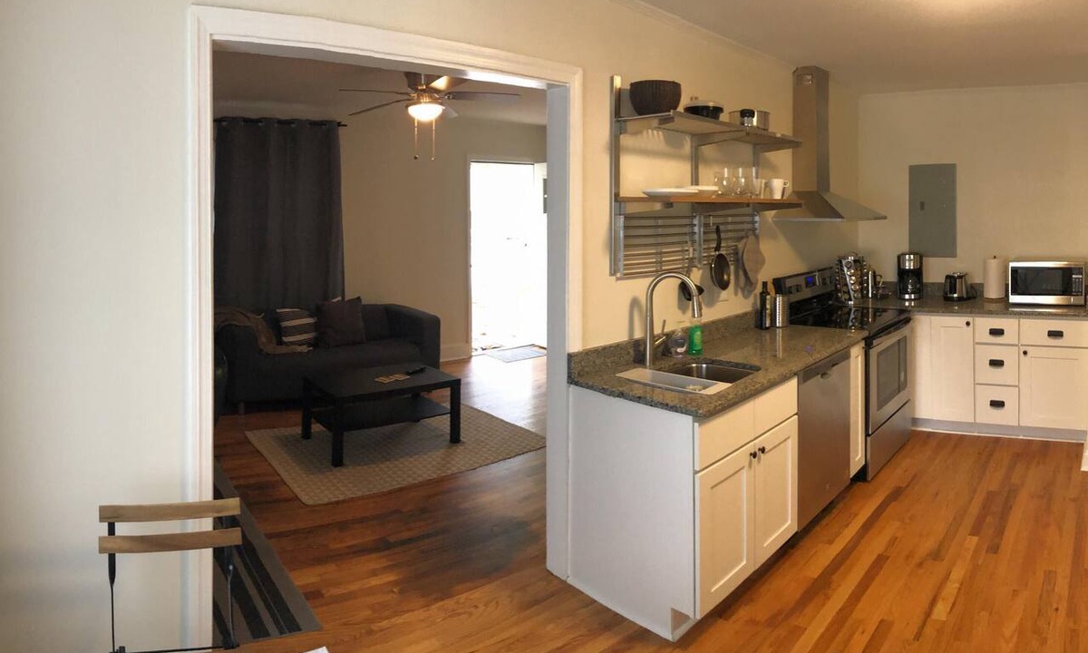 East Durham Apartment | Quaint Cottage Minutes From Downtown. Fiber internet, off-street parking!