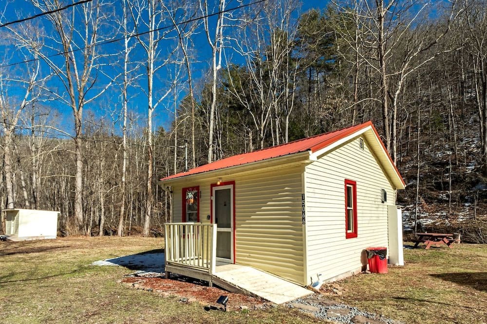 True Cottage | Quaint Cozy Cottage Perfect for a Peaceful Getaway in West Virginia