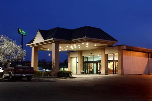 Springfield Hotel | Quality Inn and Conference Center