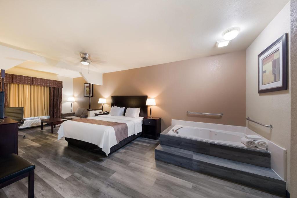 Terrell Hotel | Quality Inn & Suites Terrell