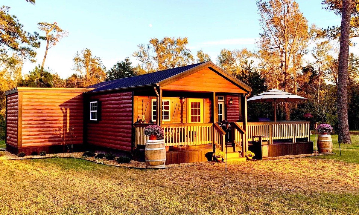 Cape Fear Cabin | Queen’s Landing Cabin - 300 Acre Farm Stay Near I-95 & Fort Bragg!