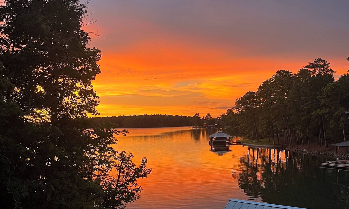 Pleasure Point House | Quiet Cove Paradise 30 min to Auburn. Hot tub, Massive Dock and Sunset views.