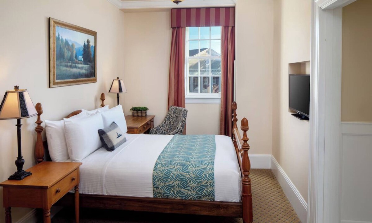 Berea Hotel | Quiet Kentucky Retreat with Relaxing Vibes Near Kentucky Artisan Center