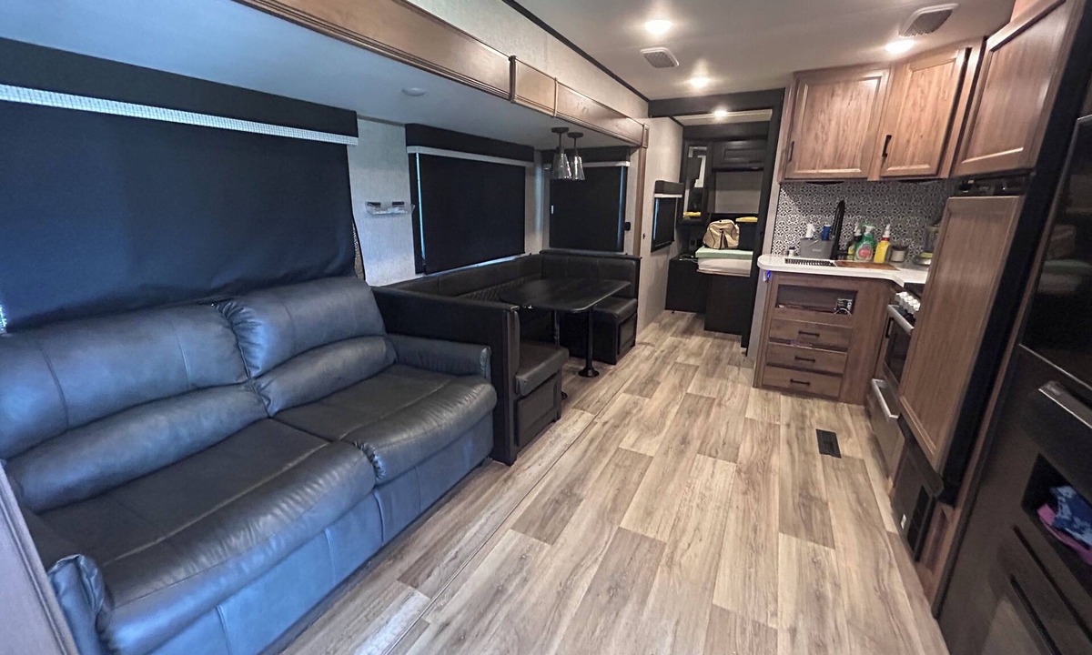 Monticello House | Quiet, spacious, family/Pet friendly covered Campsite. 5 min from Conley Bottom.