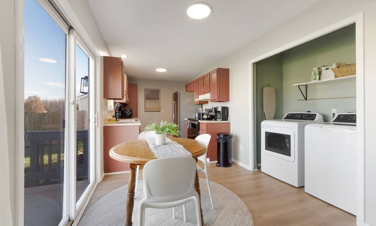 Fort Wayne House | Radiant Rio! NEW Renovation, 3BD 1 King | Parkview