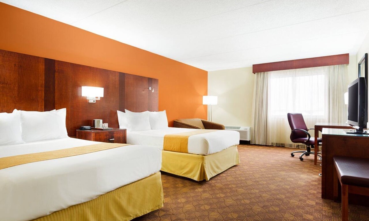 Akron Hotel | Radisson Hotel Akron/Fairlawn