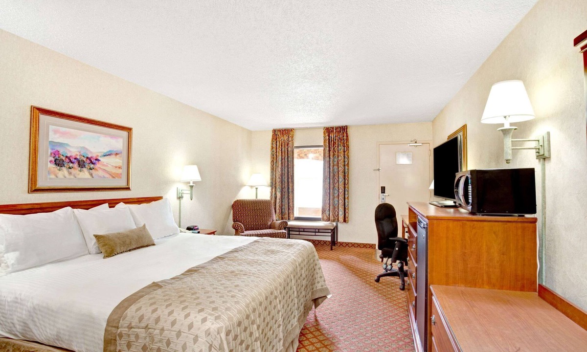 West Memphis Hotel | Ramada by Wyndham West Memphis