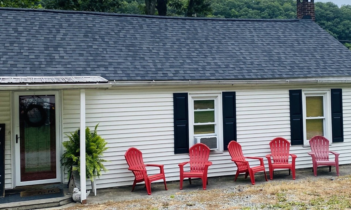 Brockton House | Ranch Style River Bungalow with Fireplace, River & 10 Acres at Houser's Crossing
