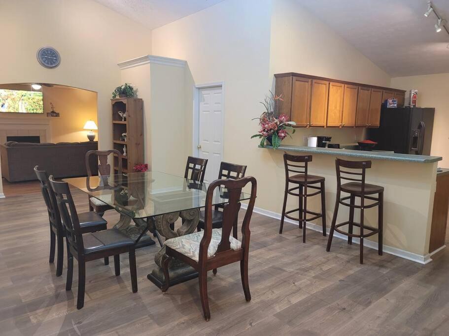 Lexington House | Ranch Style Spacious 3 Bedrooms w/Jacuzzi tub