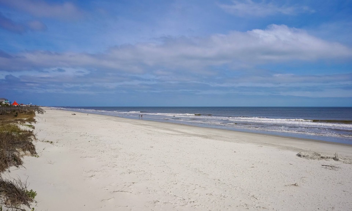 Ocean Isle Beach Condo | Recently Renovated Spacious 6 Bedroom Condo, Just Steps From The Ocean