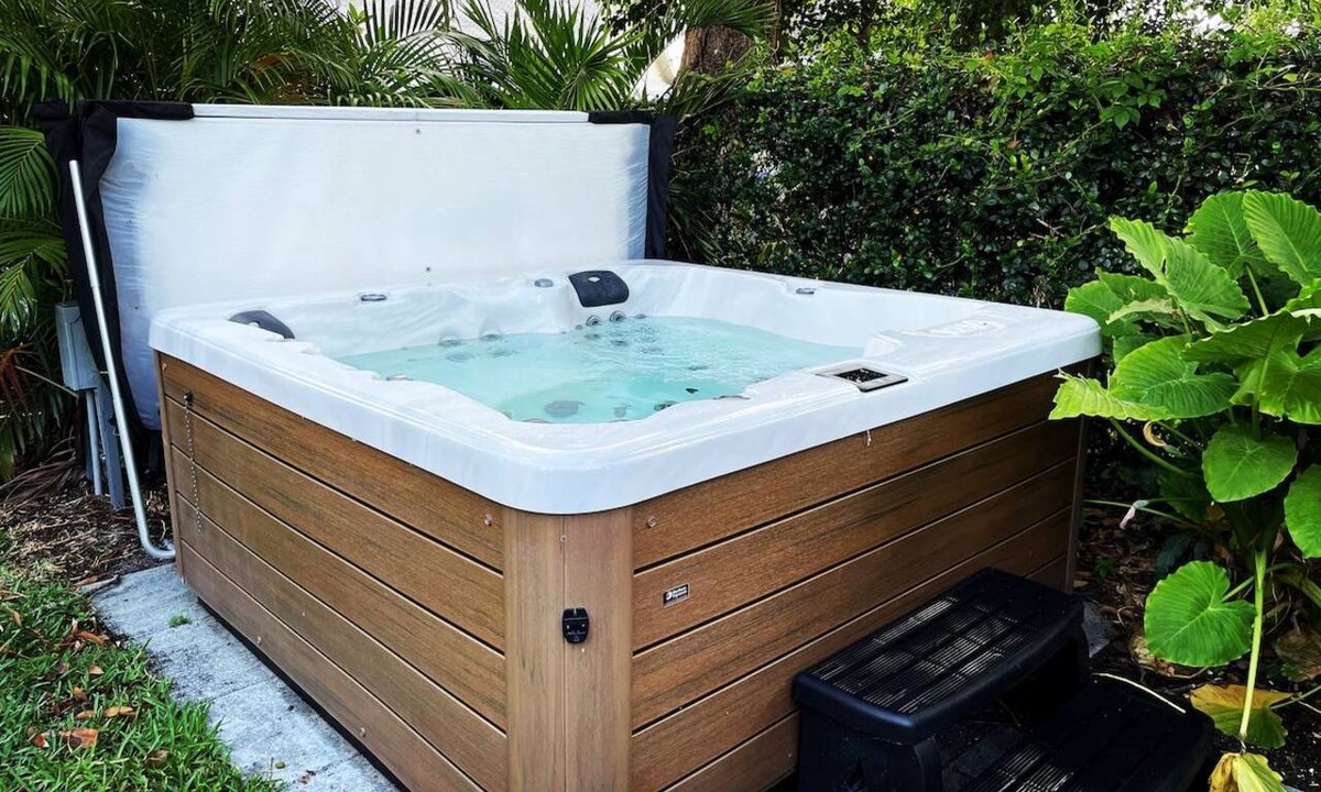 Lakeside Point House | Recently Updated 2/2 With Hot Tub, 1 Mile to Beach