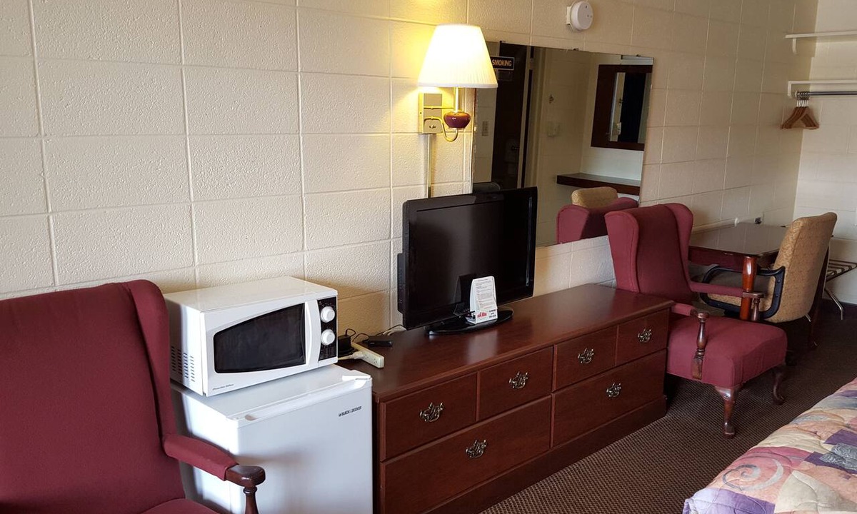 Grissom - Highland Hotel | Red Carpet Inn Blacksburg