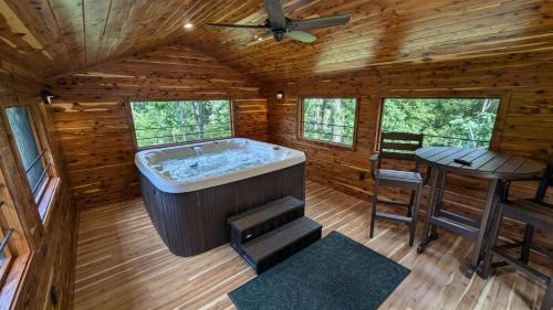 Stanley House | Red Roof mountain cabin with Hot Tub, Starlink & Whole-house Generator