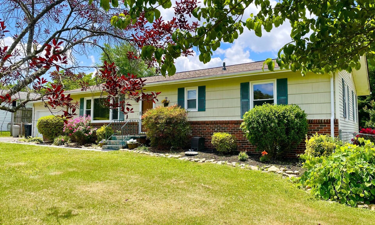 Knoxville House | Redbud Retreat*Pets welcome*FENCED yard*close to downtown*