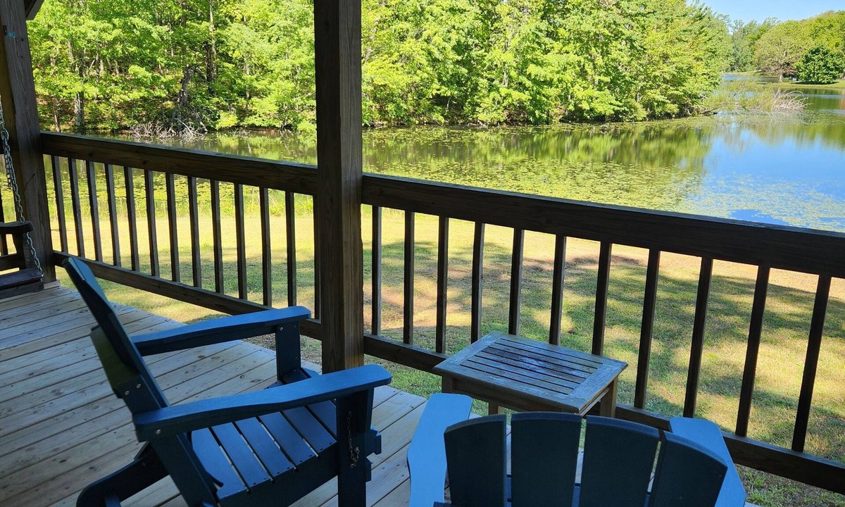 Coalmont Cabin | Reel Simple LAKEFRONT Cabin has kayaks for guests to enjoy on the lake!
