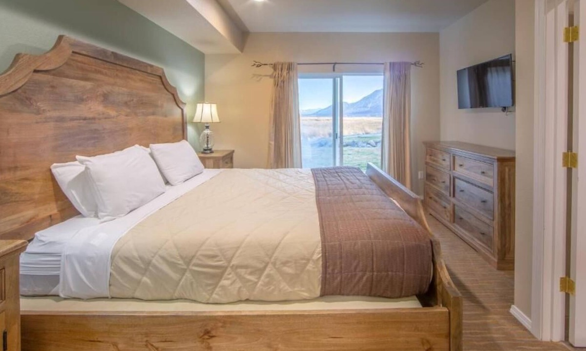 Genoa House | Relax at David Walley's Resort with Free WiFi, fireplaces and upscale amenities.