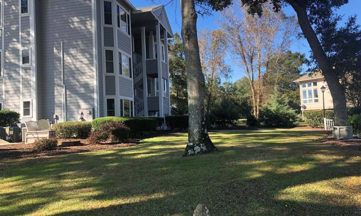 Supply House | Relax at Holden Hideaway—a 2BR condo near the beautiful Lockwood Folly Golf Course.