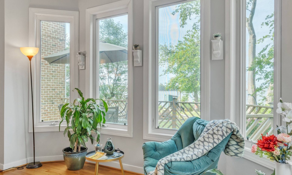 Hampton House | Relaxing Luxurious Waterfront by RedAwning