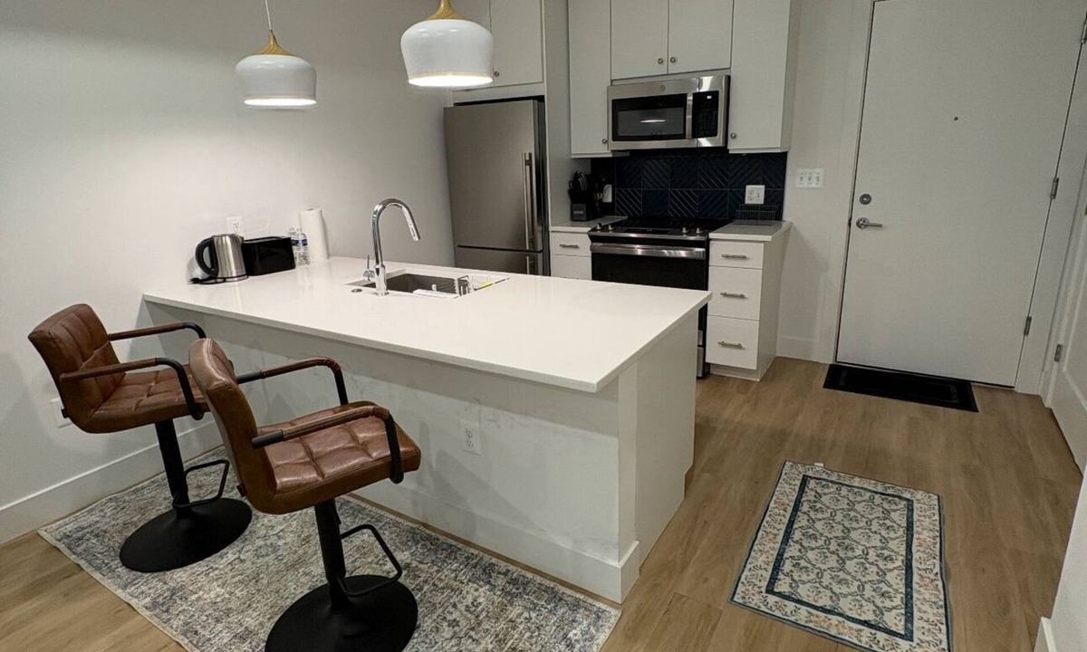 Edgewood Condo | Relaxing New 1-BR Condo with washer Dryer close to metro and hospitals.