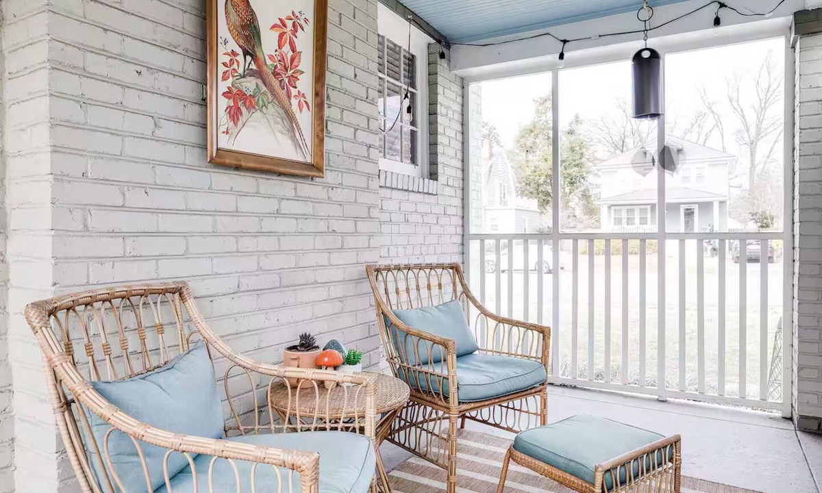 Bellevue House | Relaxing & Quiet Retreat Fully Fenced Backyard