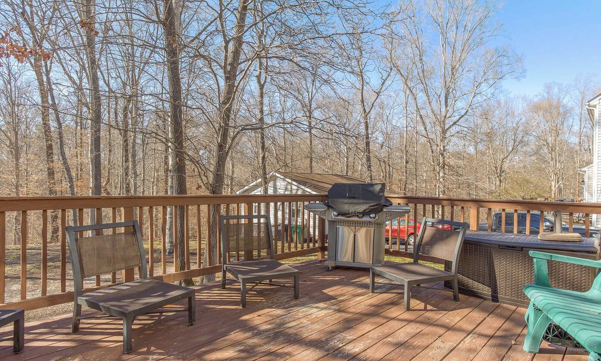 East Highland Park House | Relaxing wooded getaway and explore historic city with contemporary flair.