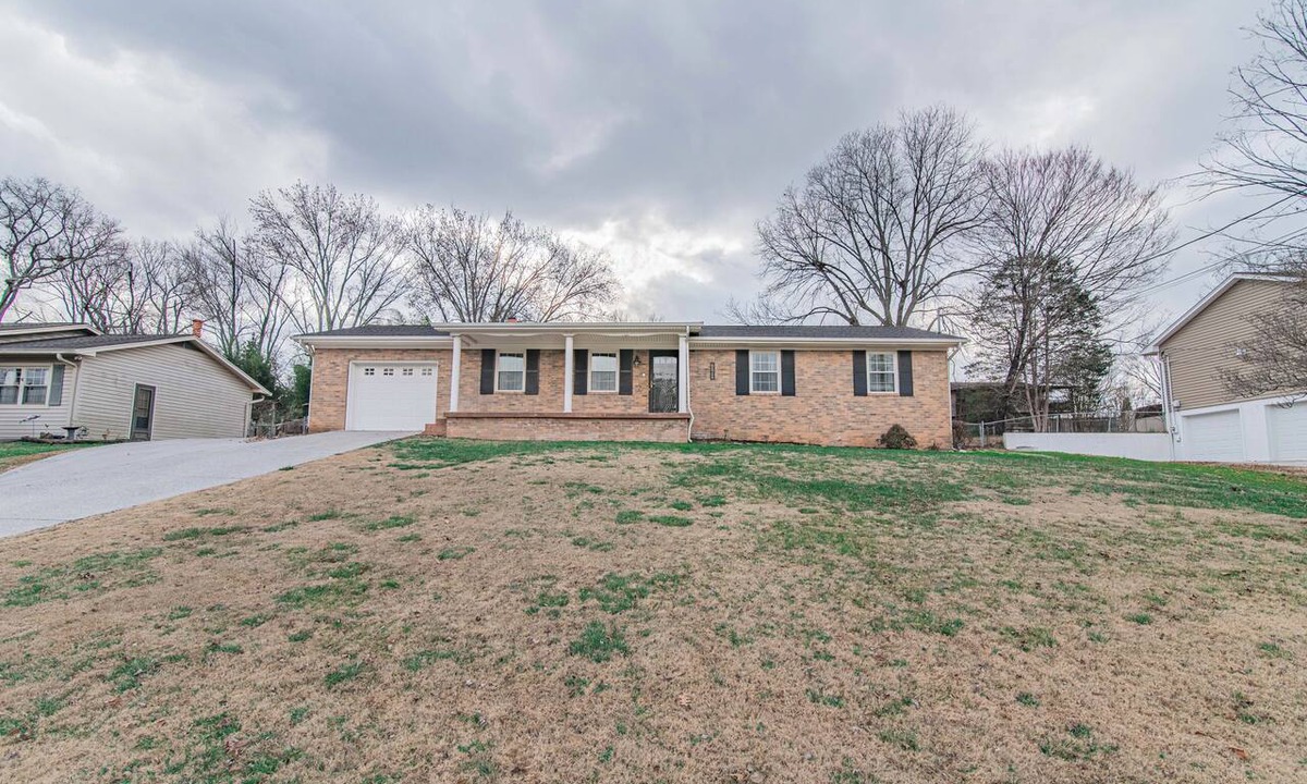Powell House | Retreat of North Knoxville - Fenced In Yard