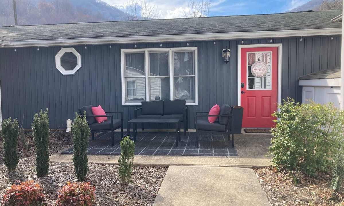 Maggie Valley Apartment | Retro Retreat in charming Waynesville/Maggie Valley
