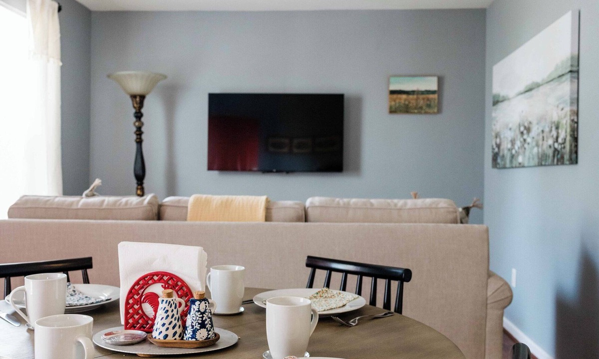 Mosby Condo | Richmond Revival - 2 bedroom, Close to Downtown Richmond/Airport