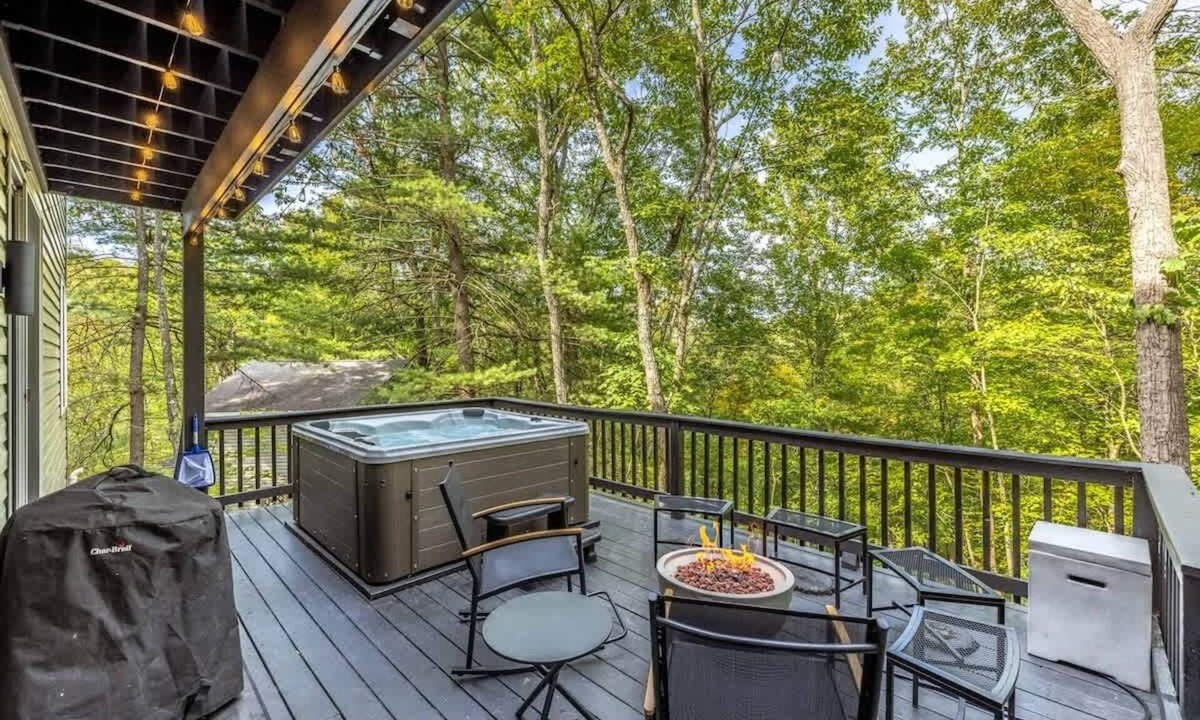 Berkeley Springs Cabin | Ridgeview · Hot Tub & Fire Pit · Stay With Branch